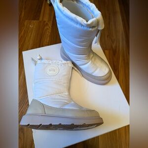 Canada Goose Fold down puffer boots